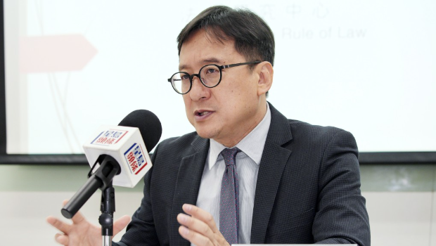 陈泽铭指“旧土地”转用新制牵连甚广,涉及工作量庞大,相信要完成所有土地注册或最少须10年或以上时间。 陈泽铭指“旧土地”转用新制牵连甚广,涉及工作量庞大,相信要完成所有土地注册或最少须10年或以上时间。