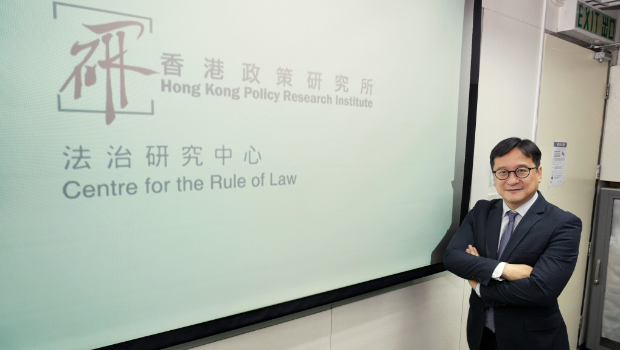 香港政策研究所法治研究中心主任陈泽铭形容,推行新制度是“摸着石头过河”,认为“新土地先行”下,不会有大批量注册数目令登记机制难以负荷。 香港政策研究所法治研究中心主任陈泽铭形容,推行新制度是“摸着石头过河”,认为“新土地先行”下,不会有大批量注册数目令登记机制难以负荷。