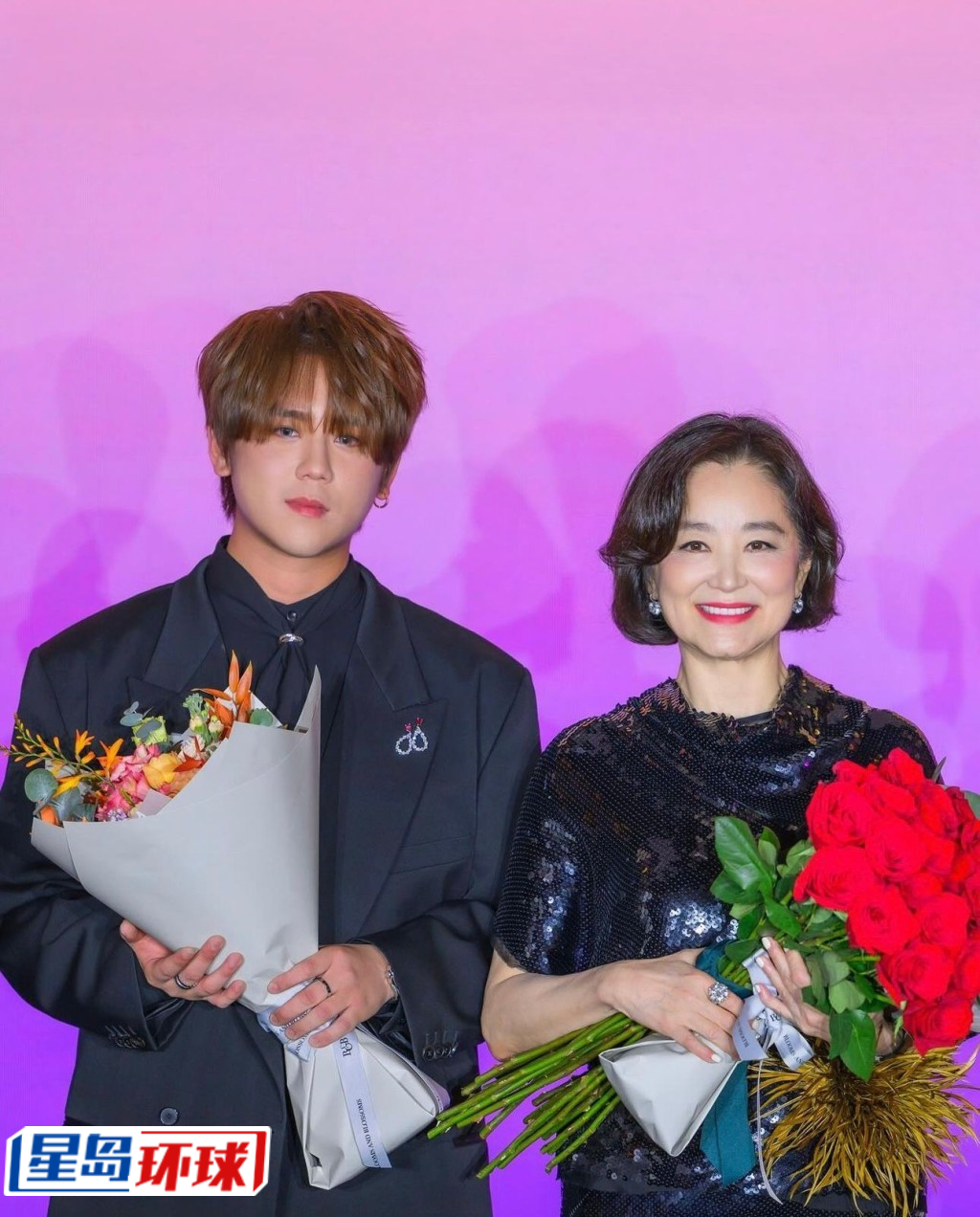 身为基金的服务赞助人及项目大使的林青霞首次公开唱京剧之余,更点名请姜涛任嘉宾。 身为基金的服务赞助人及项目大使的林青霞首次公开唱京剧之余,更点名请姜涛任嘉宾。