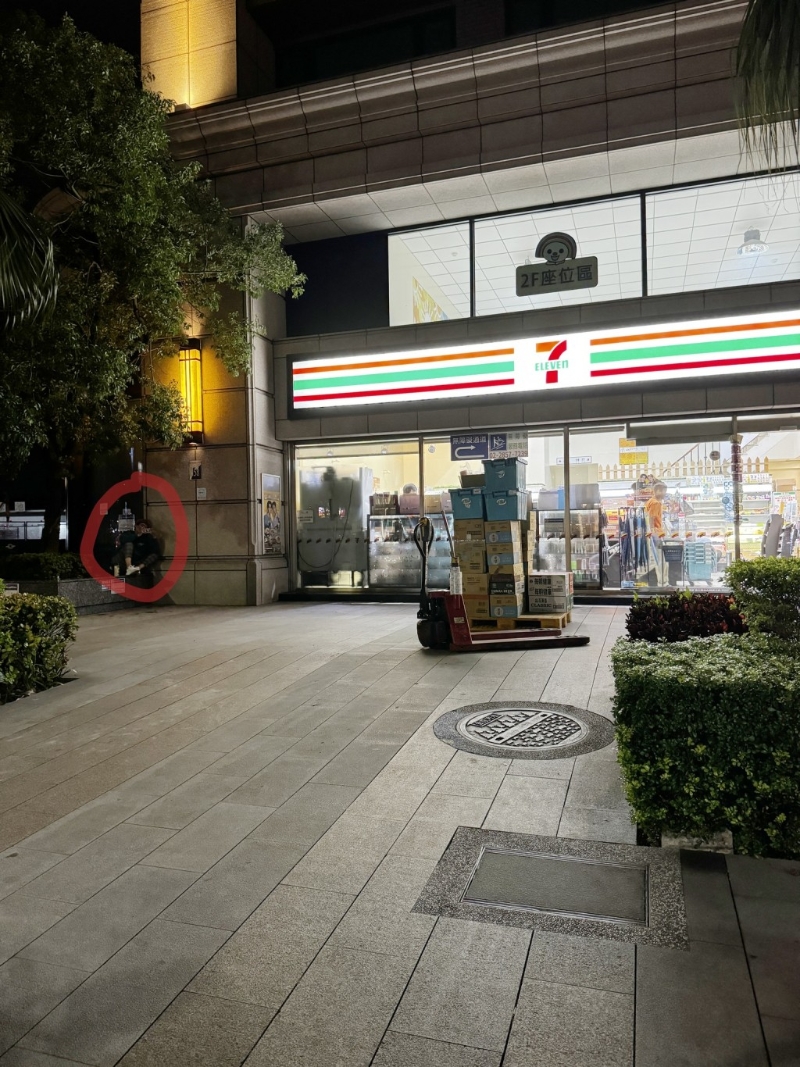 李多慧被陌生男子跟踪返家。