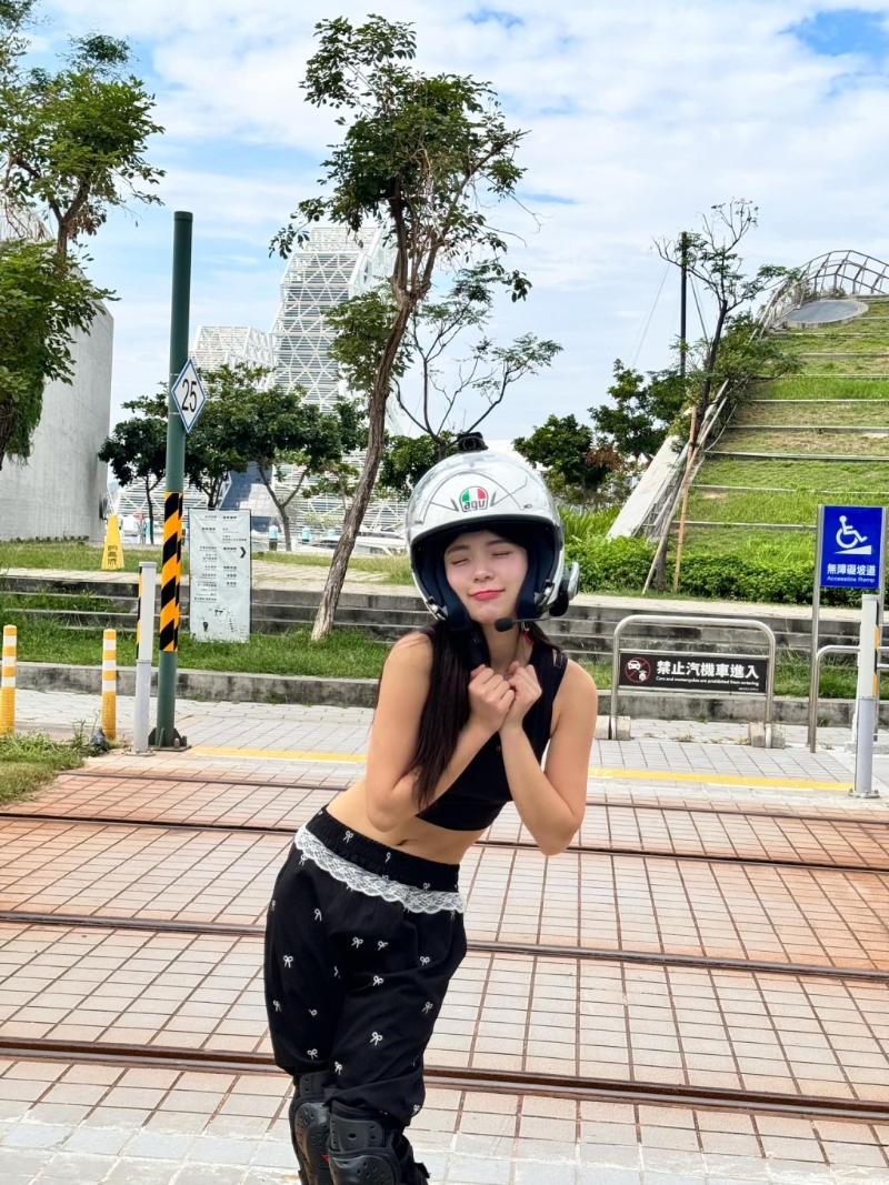 李多慧揸电单车返到台北,发现被陌生男子跟踪。 李多慧揸电单车返到台北,发现被陌生男子跟踪。