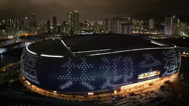 竞赛主场之一的启德体育园主场馆外墙上演动感户外LED灯光展。 竞赛主场之一的启德体育园主场馆外墙上演动感户外LED灯光展。