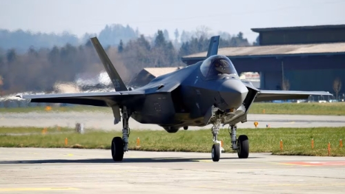 有报道指,台湾将向美国提出购入F-35隐形战机。 有报道指,台湾将向美国提出购入F-35隐形战机。