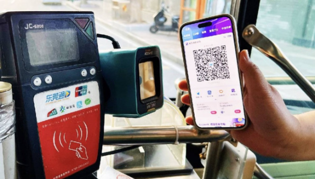 港人可用AlipayHK扫码搭东莞巴士 港人可用AlipayHK扫码搭东莞巴士