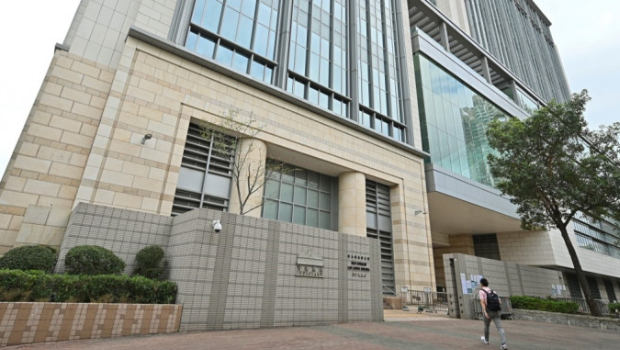 为死者进行心外压急救的老师称,不知女童当时鲠喉。 为死者进行心外压急救的老师称,不知女童当时鲠喉。