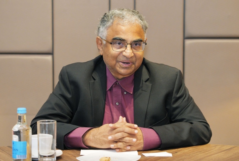 今届邵逸夫奖天文学奖得主史里尼瓦斯·库尔卡尼来自印度。 今届邵逸夫奖天文学奖得主史里尼瓦斯·库尔卡尼来自印度。