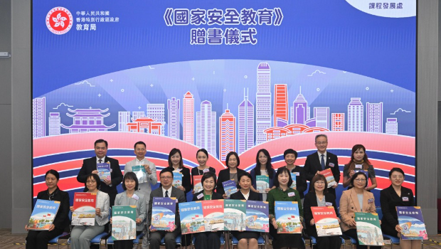 香港教育局向中小学赠书 香港教育局向中小学赠书