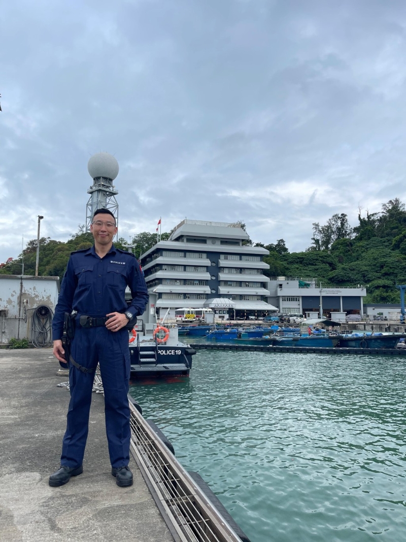 薛鸣涛回顾警队生涯,感言只要好好把握机会,在警队内总有发挥自我的空间。 薛鸣涛回顾警队生涯,感言只要好好把握机会,在警队内总有发挥自我的空间。
