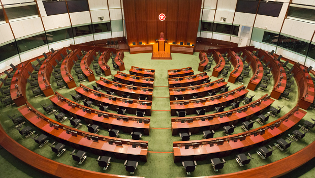 多位立法会议员收到“与裸女合照”AI生成图片。 多位立法会议员收到“与裸女合照”AI生成图片。