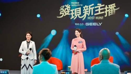 赵燕霞(右)在“发现新主播”大湾区专场决赛中获最佳表现奖。 赵燕霞(右)在“发现新主播”大湾区专场决赛中获最佳表现奖。