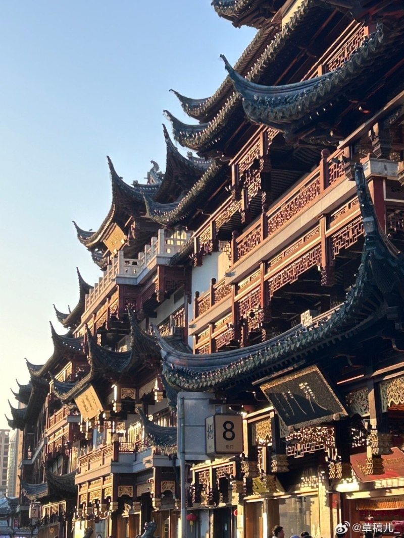 上海有现代摩天大楼及传统中式建筑。 (微博) 上海有现代摩天大楼及传统中式建筑。 (微博)