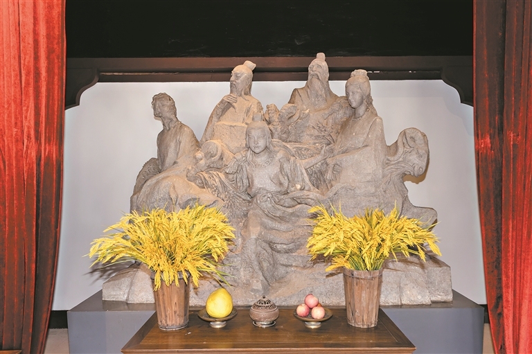 五仙观内的“五仙”雕像。 五仙观内的“五仙”雕像。