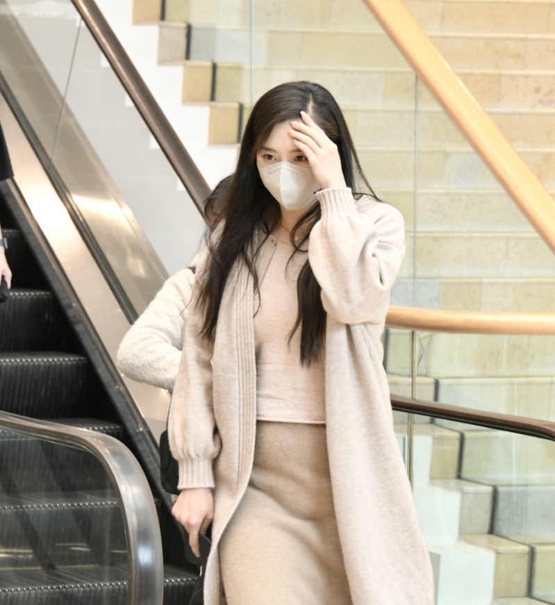 被告杨怡斯。 被告杨怡斯。