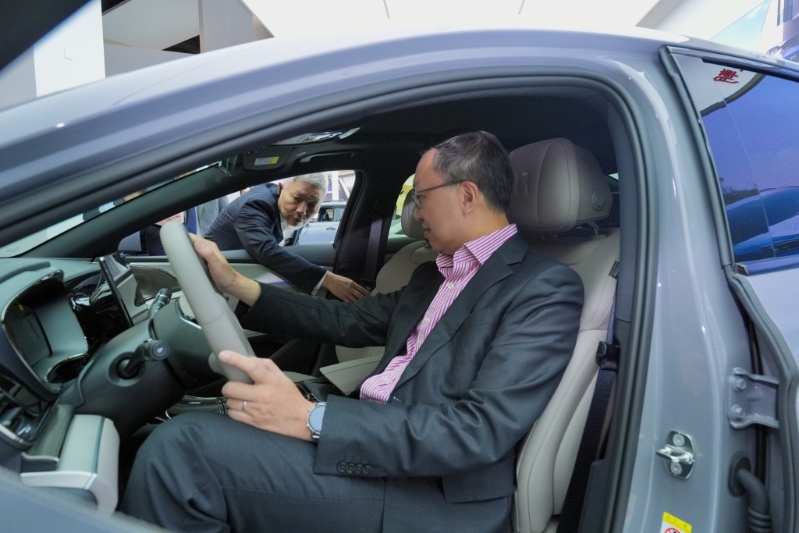 林定国和香港涉外法律人才代表团今早(7日)专程到访深圳比亚迪公司。林定国FB图片 林定国和香港涉外法律人才代表团今早(7日)专程到访深圳比亚迪公司。林定国FB图片