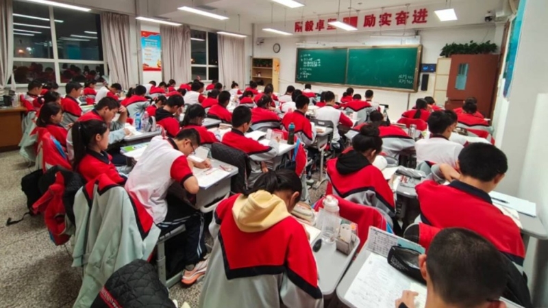 山东高中生自修禁上厕所 山东高中生自修禁上厕所