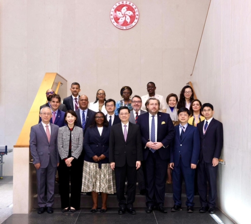 李家超与来自非洲、美洲、亚洲、欧洲、中东和大洋洲12个国家的高级政府官员会面。 李家超fb 李家超与来自非洲、美洲、亚洲、欧洲、中东和大洋洲12个国家的高级政府官员会面。 李家超fb