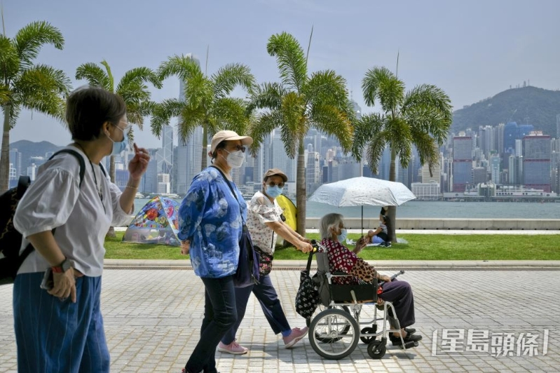 恒生大学社会科学系高级讲师陈永浩大胆建议，当局资助长者聘用看护或家佣照顾，实现居家安老。