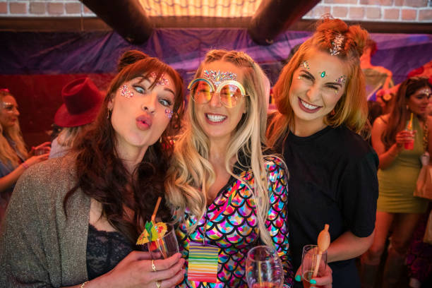 参加者可以从衣着打扮着手,这样亦可增加派对的趣味性。 参加者可以从衣着打扮着手,这样亦可增加派对的趣味性。