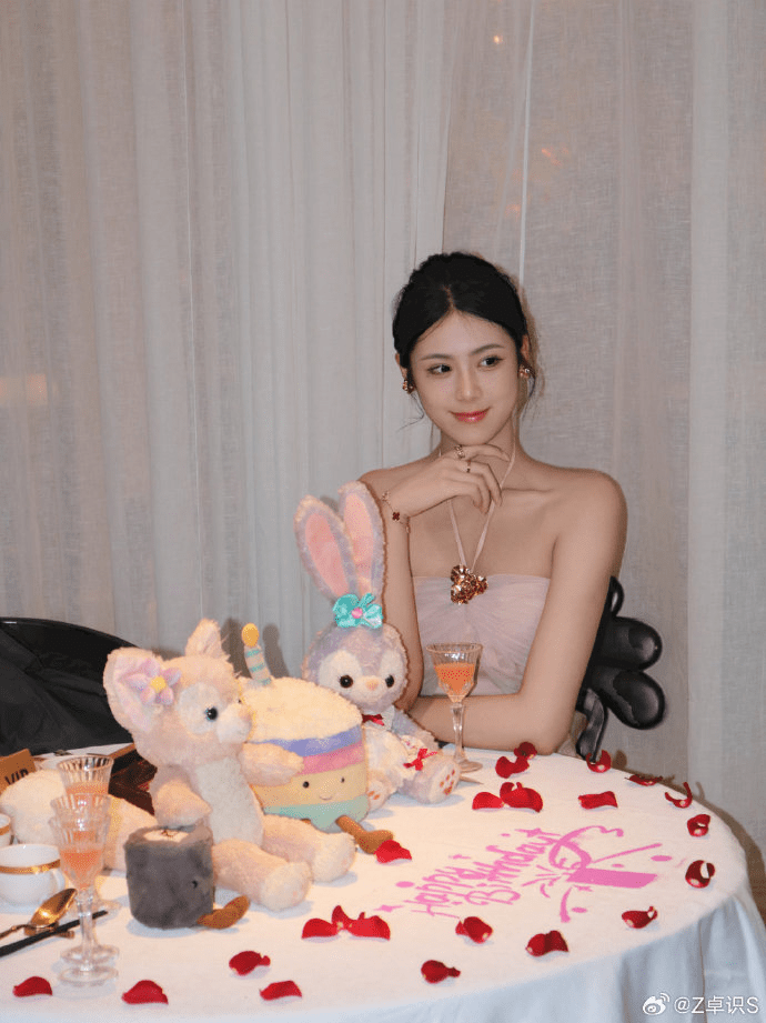 女篮球员卓识社交媒体发放的美照。 女篮球员卓识社交媒体发放的美照。