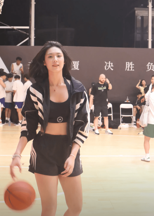 女篮球员卓识生活照。 女篮球员卓识生活照。