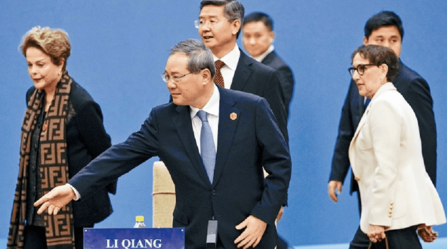 国务院总理李强日前与10间国际经济组织负责人举行「1+10」对话会期间,不点名批评「一些国家动辄加征关税」,提高贸易壁垒。 国务院总理李强日前与10间国际经济组织负责人举行「1+10」对话会期间,不点名批评「一些国家动辄加征关税」,提高贸易壁垒。