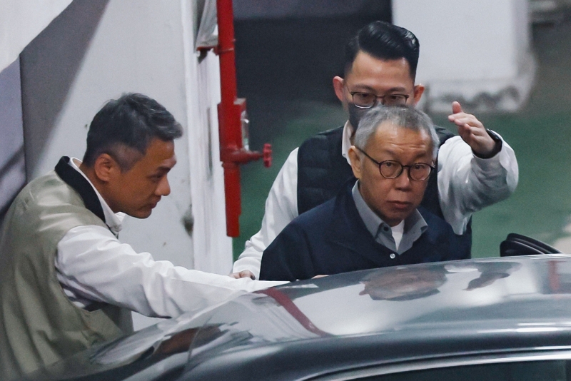 检廉继续侦办民众党主席柯文哲(前右)涉嫌京华城图利案,检方11日提讯柯到案,并由廉政署借提;台北地检署以涉犯图利罪将柯声押,2个月后声请延押获准,目前柯已被羁押98天。 检廉继续侦办民众党主席柯文哲(前右)涉嫌京华城图利案,检方11日提讯柯到案,并由廉政署借提;台北地检署以涉犯图利罪将柯声押,2个月后声请延押获准,目前柯已被羁押98天。