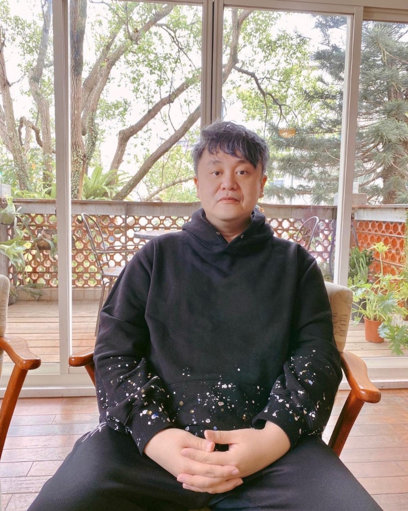 前《木曜4超玩》制作人李俊杰与陈百祥有几分相似。 前《木曜4超玩》制作人李俊杰与陈百祥有几分相似。