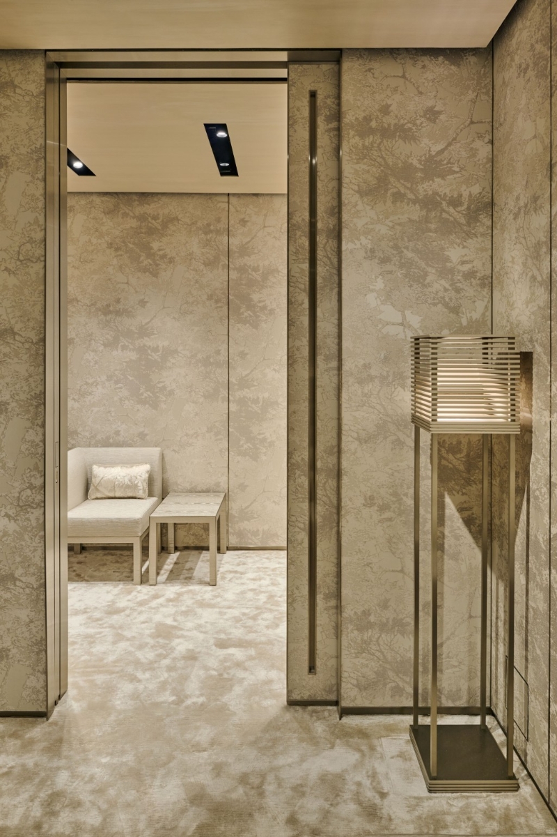 新概念精品店特设两间以Armani Casa建材及墙纸装潢的更衣室。 (GA广东道店) 新概念精品店特设两间以Armani Casa建材及墙纸装潢的更衣室。 (GA广东道店)