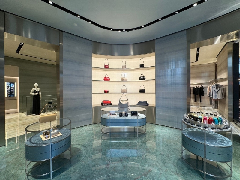 中环GA新店同样以不同区域划分各产品系列销售区。 中环GA新店同样以不同区域划分各产品系列销售区。