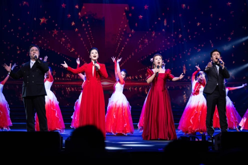 这是9月21日拍摄的文艺晚会现场。新华社记者 张金加 摄 这是9月21日拍摄的文艺晚会现场。新华社记者 张金加 摄