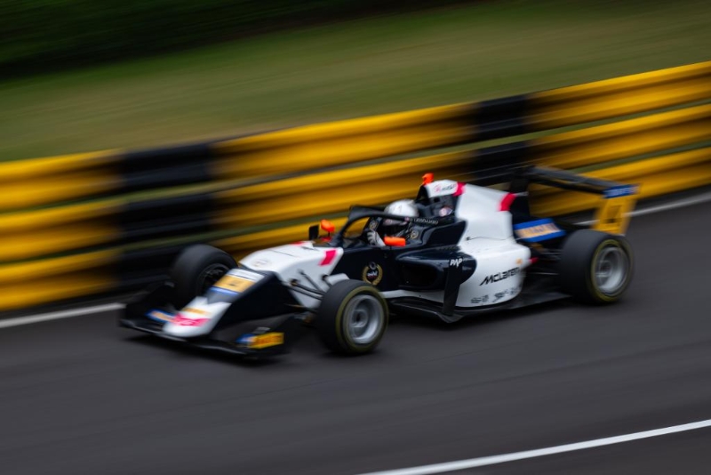 11月15日,第71届澳门格兰披治大赛车进行第二日的比赛。新华社记者 张金加 摄 11月15日,第71届澳门格兰披治大赛车进行第二日的比赛。新华社记者 张金加 摄