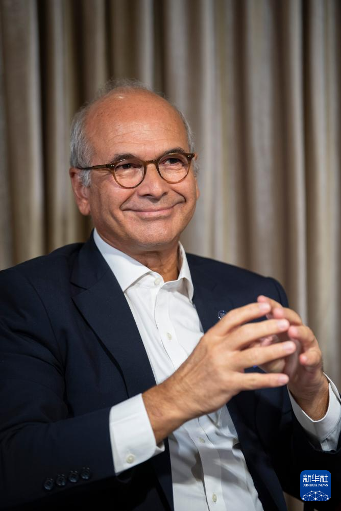 2023年7月5日拍摄的澳门大西洋银行行政总裁、葡萄牙人卡洛斯·阿尔瓦雷斯(中文名区伟时)。新华社发(张金加 摄) 2023年7月5日拍摄的澳门大西洋银行行政总裁、葡萄牙人卡洛斯·阿尔瓦雷斯(中文名区伟时)。新华社发(张金加 摄)
