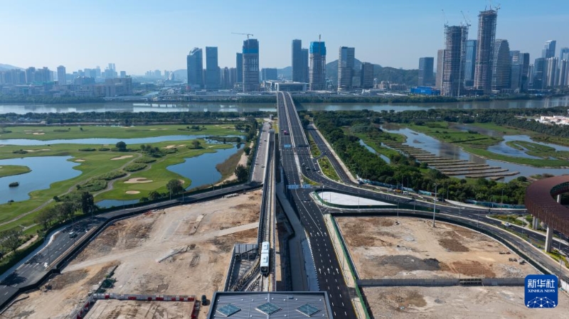 澳门轻轨从莲花站开往横琴站 澳门轻轨从莲花站开往横琴站