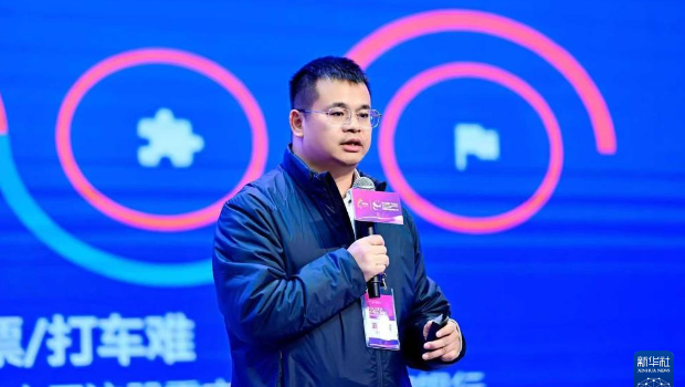 澳创时代创始人姚锦程在一创业论坛上做演讲 澳创时代创始人姚锦程在一创业论坛上做演讲