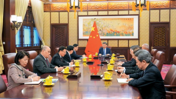 李家超在北京向习近平述职,汇报香港经济、社会和政治等方面的最新情况。 李家超在北京向习近平述职,汇报香港经济、社会和政治等方面的最新情况。