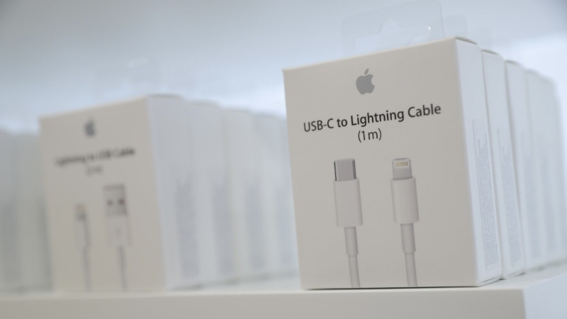 近年大部份产品皆使用USB-C插头,苹果才逐渐淘汰自家Lightning接头。路透社 近年大部份产品皆使用USB-C插头,苹果才逐渐淘汰自家Lightning接头。路透社