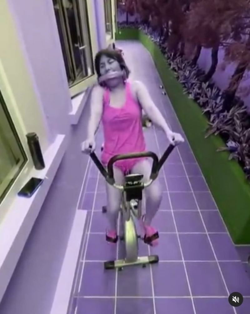 仲可以在花园健身。 仲可以在花园健身。