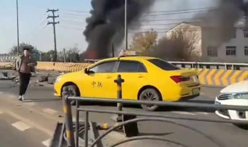 天桥上其他相撞车辆。 天桥上其他相撞车辆。