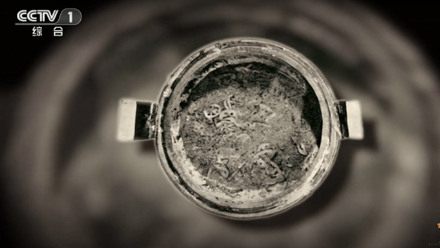 与辛追夫人陪葬的莲藕汤,藕片仍清晰可见。 与辛追夫人陪葬的莲藕汤,藕片仍清晰可见。