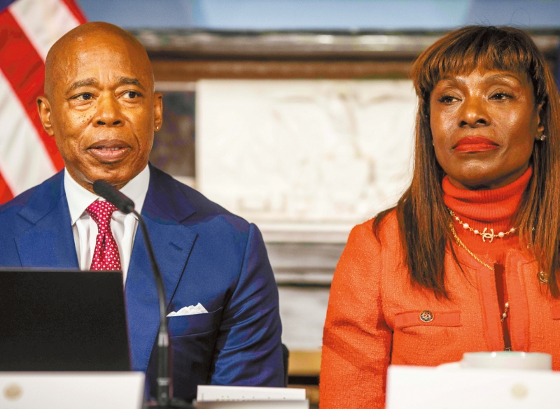 亚当斯首席顾问。 亚当斯首席顾问。