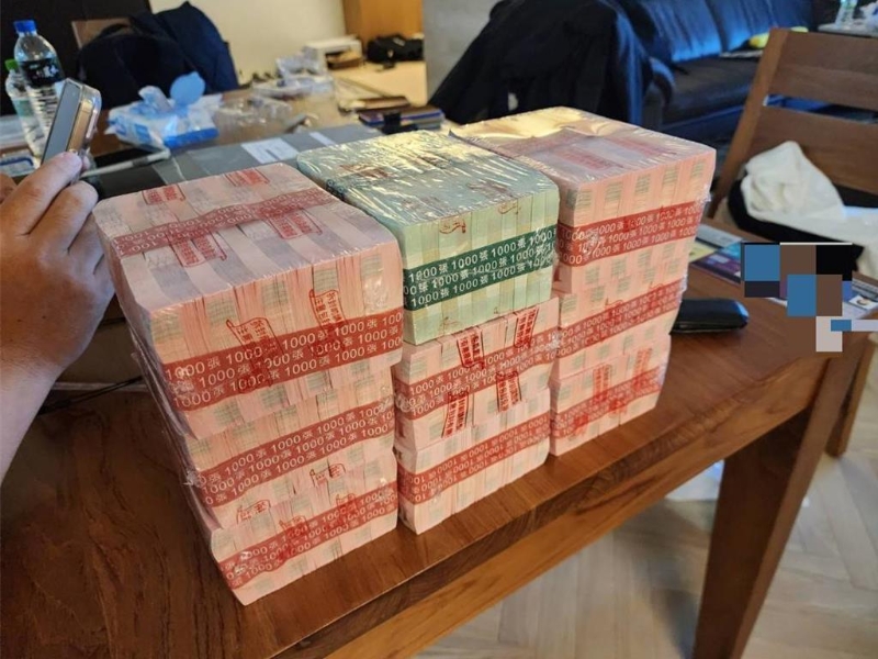 桥头地检署与高雄市警方于12月11日侦破一个情色网站,起出大笔现金。(翻摄照片/林瑞益高雄传真) 桥头地检署与高雄市警方于12月11日侦破一个情色网站,起出大笔现金。(翻摄照片/林瑞益高雄传真)