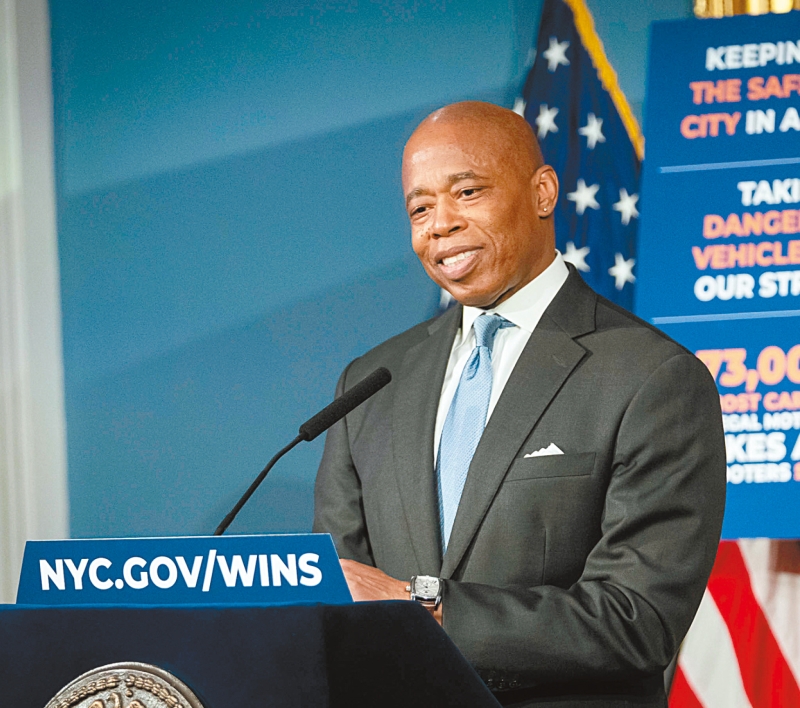 亚当斯。 亚当斯。