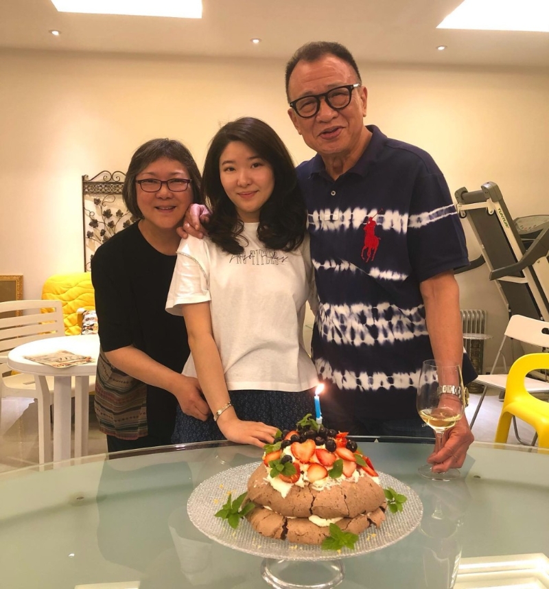 许绍雄与太太视宝贝女如掌上明珠。 许绍雄与太太视宝贝女如掌上明珠。