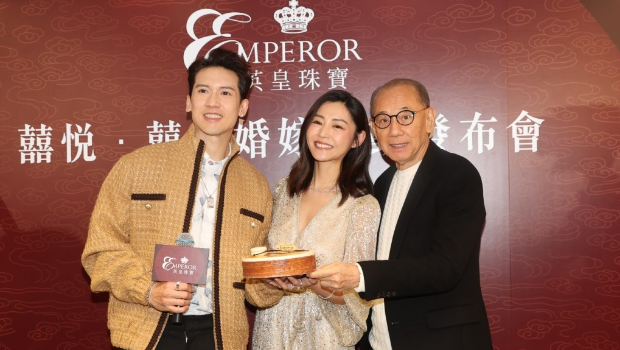 适逢12月30日44岁生日的关智斌,大会安排蛋糕为他预早庆生。 适逢12月30日44岁生日的关智斌,大会安排蛋糕为他预早庆生。