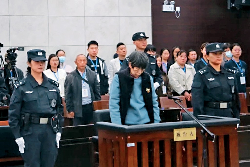 余华英重审一审被判死刑。 余华英重审一审被判死刑。