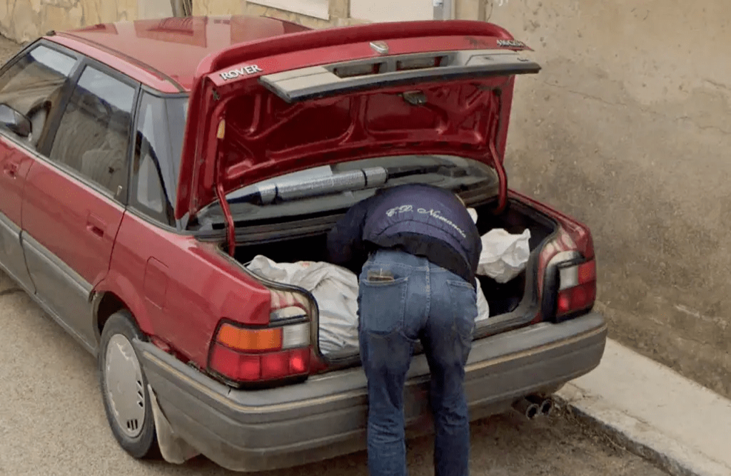 Google Maps街景画面捕捉到疑犯藏尸的情况。 Google Maps街景画面捕捉到疑犯藏尸的情况。