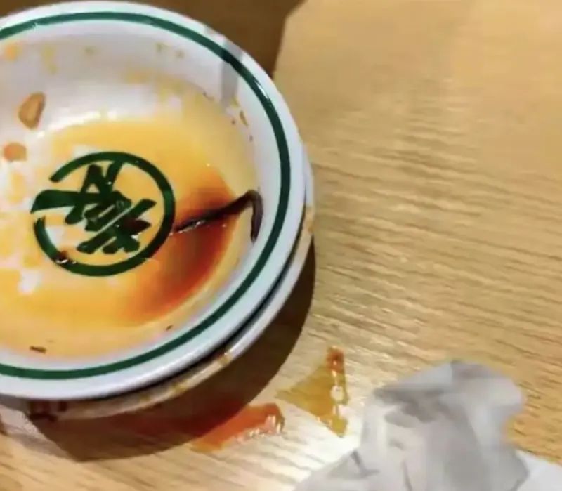 涉事门店被投诉“吃出蚯蚓”。 涉事门店被投诉“吃出蚯蚓”。