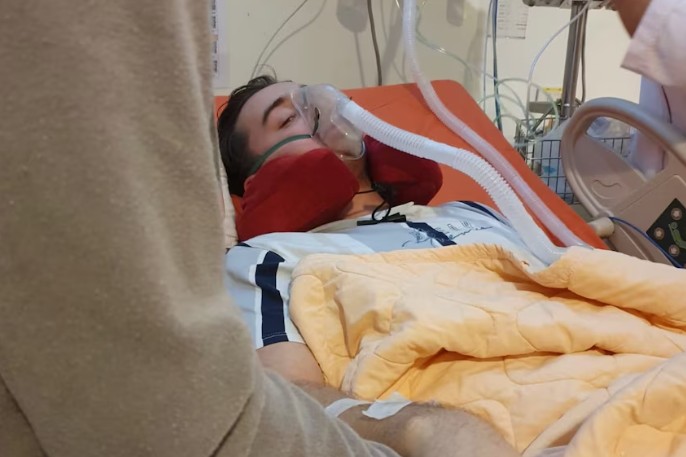 肖里一度命危,经抢救后情况趋稳。 肖里一度命危,经抢救后情况趋稳。