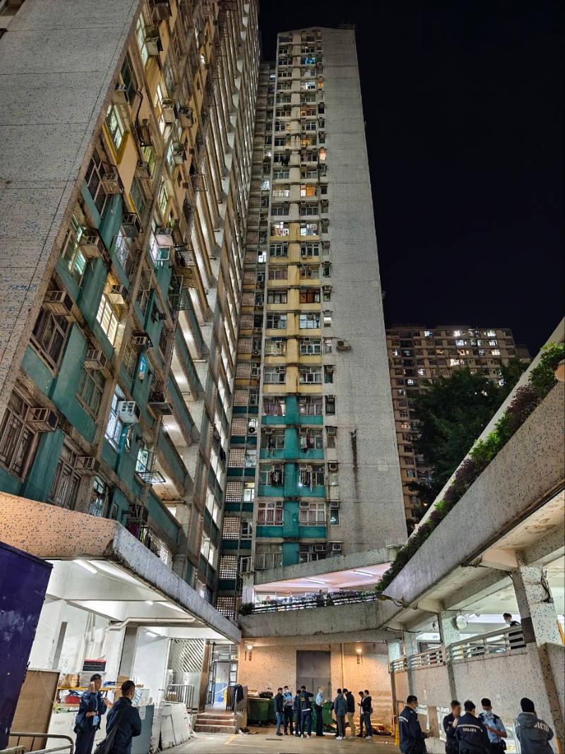 现场为上水太平邨平静楼。 尹敬堂摄 现场为上水太平邨平静楼。 尹敬堂摄