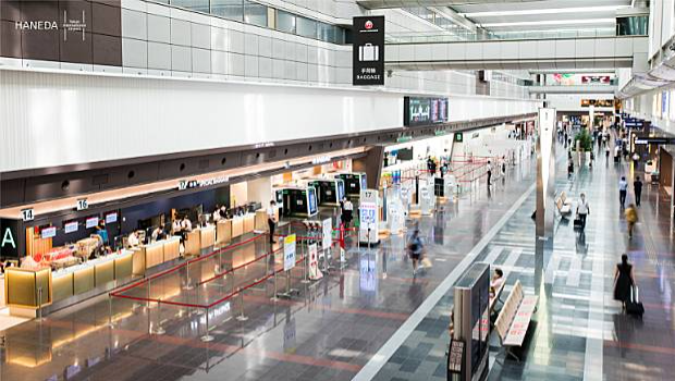 羽田机场今年1月开始试点引入“共同自助服务机”。 羽田机场今年1月开始试点引入“共同自助服务机”。